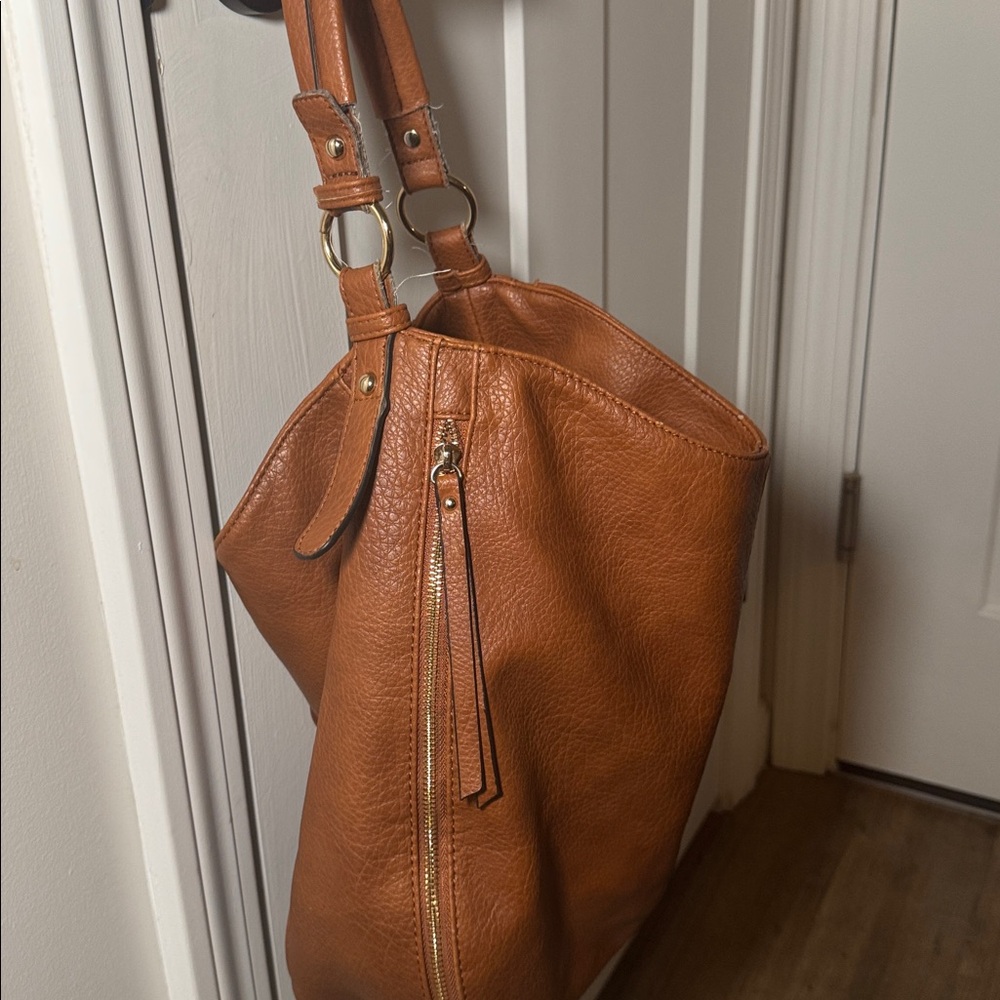 Elegant Brown Leather Hobo Bag - Picture 2 of 4